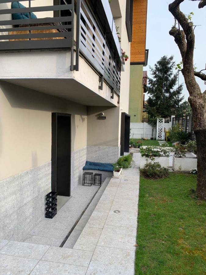 Papero Rosso Lägenhet Rozzano Exteriör bild